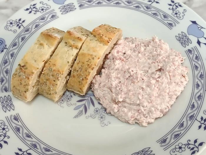 Křenová turistická pomazánka se sýrem – Snadné Česko recept, zvládnete za Do 30 minut